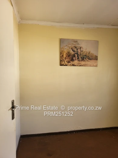 Kensington 5-Bed Walled Home, Garden, Verandah & Garage
