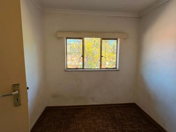 2 Bedroom Flat & Apartment