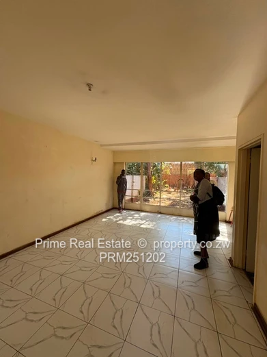 Spacious 2-Bed Verandah Flat in Belvedere 
