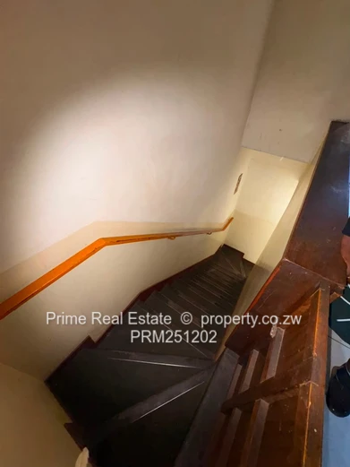Spacious 2-Bed Verandah Flat in Belvedere 